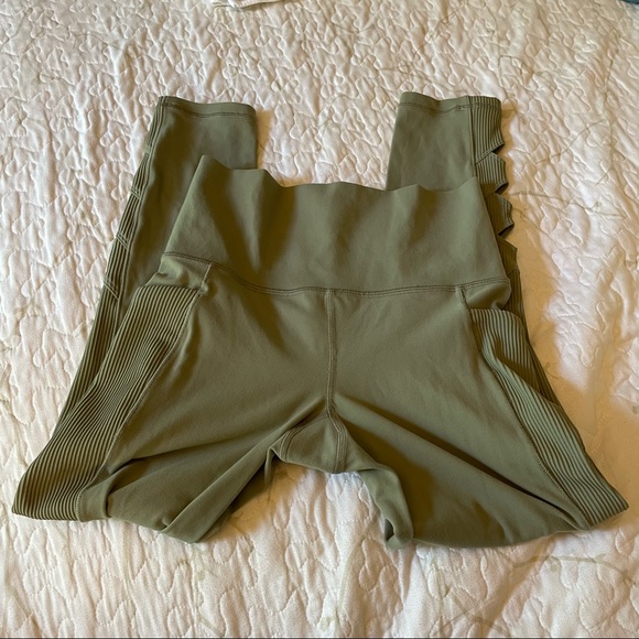 Athleta Salutation Stash Pocket Cutout 7/8 Tight olive green - Picture 15 of 16